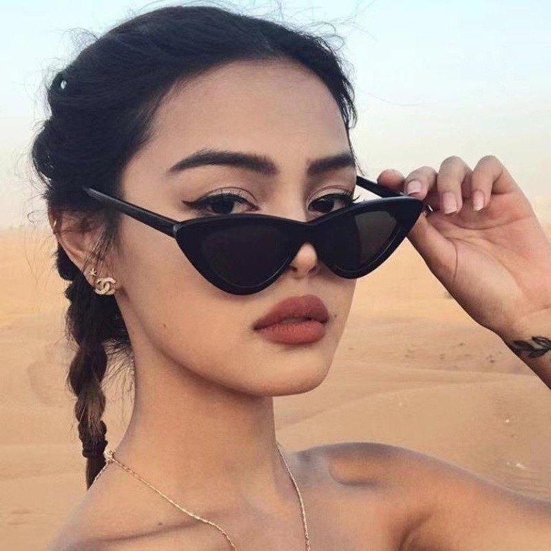 Sexy kleine driehoekige Cat Ey - Streetwear Brand With Eye recensie en prijs