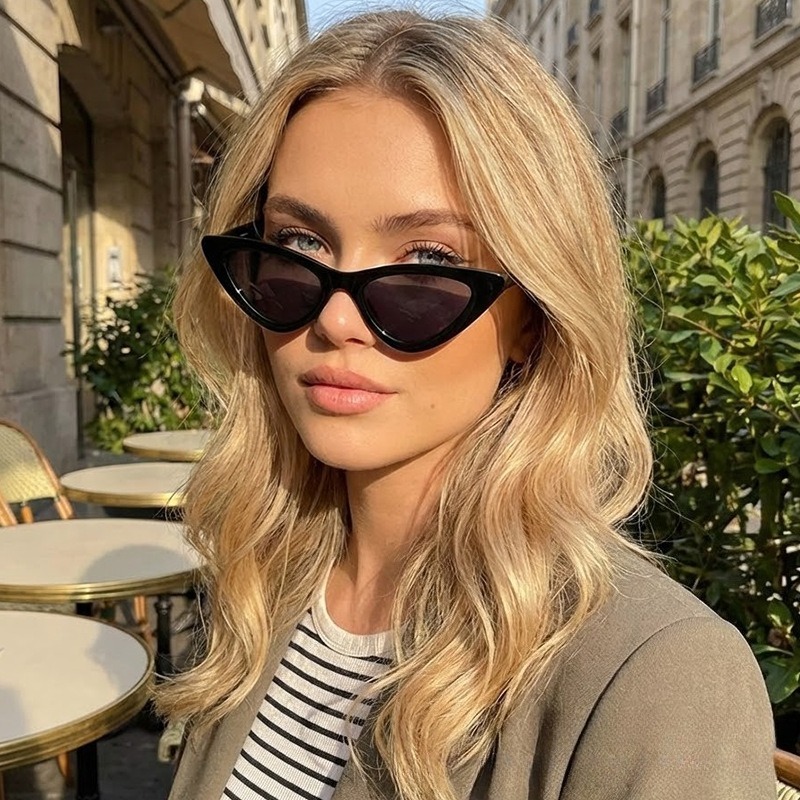 Sexy kleine driehoekige Cat Ey - Streetwear Brand With Eye recensie en prijs